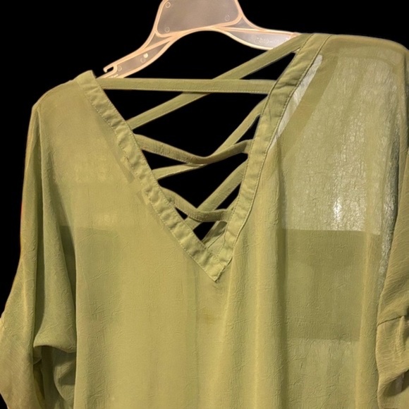 Double Zero Mint Button-Up Top - Picture 5 of 8